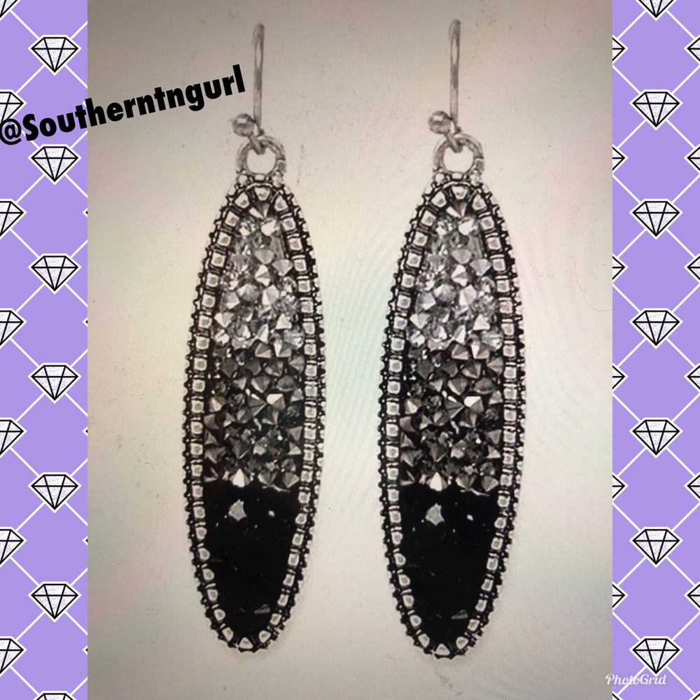 JUST IN ⭐️Rhinestone Drop Post Earrings